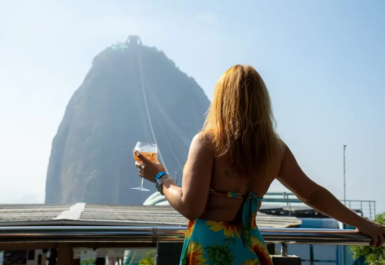 Breakfast with Sugarloaf Mountain view at Embaixada Carioca, Urca Hill