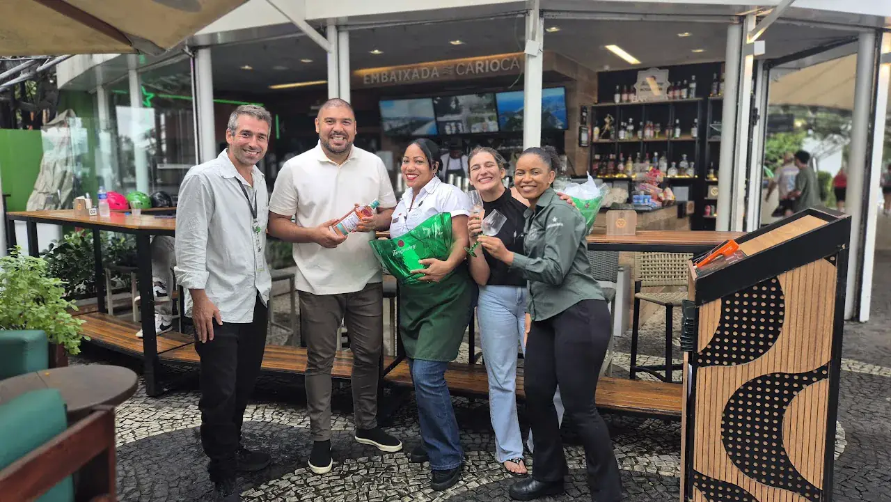 Equipe de atendimento bilíngue e recepção para eventos no Pão de Açúcar