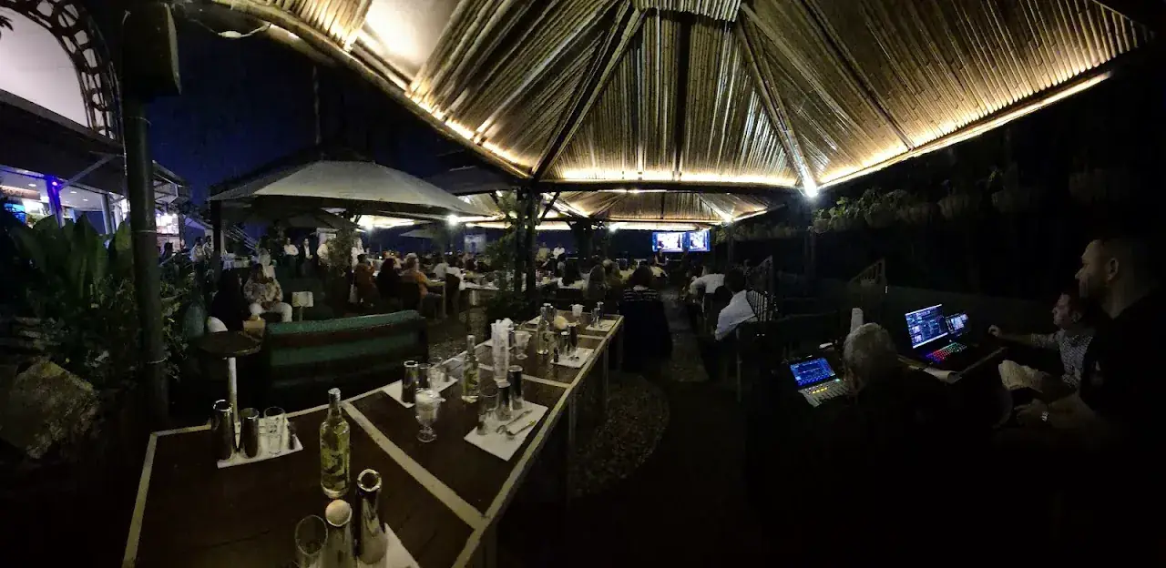 Estrutura de som e iluminação para eventos no Morro da Urca