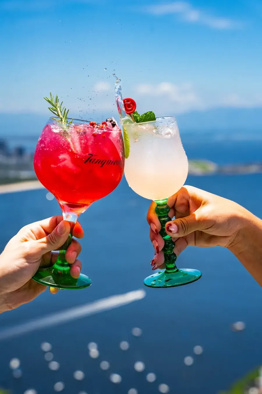 Bebidas com vista para a Baía de Guanabara — Embaixada Carioca, Morro da Urca