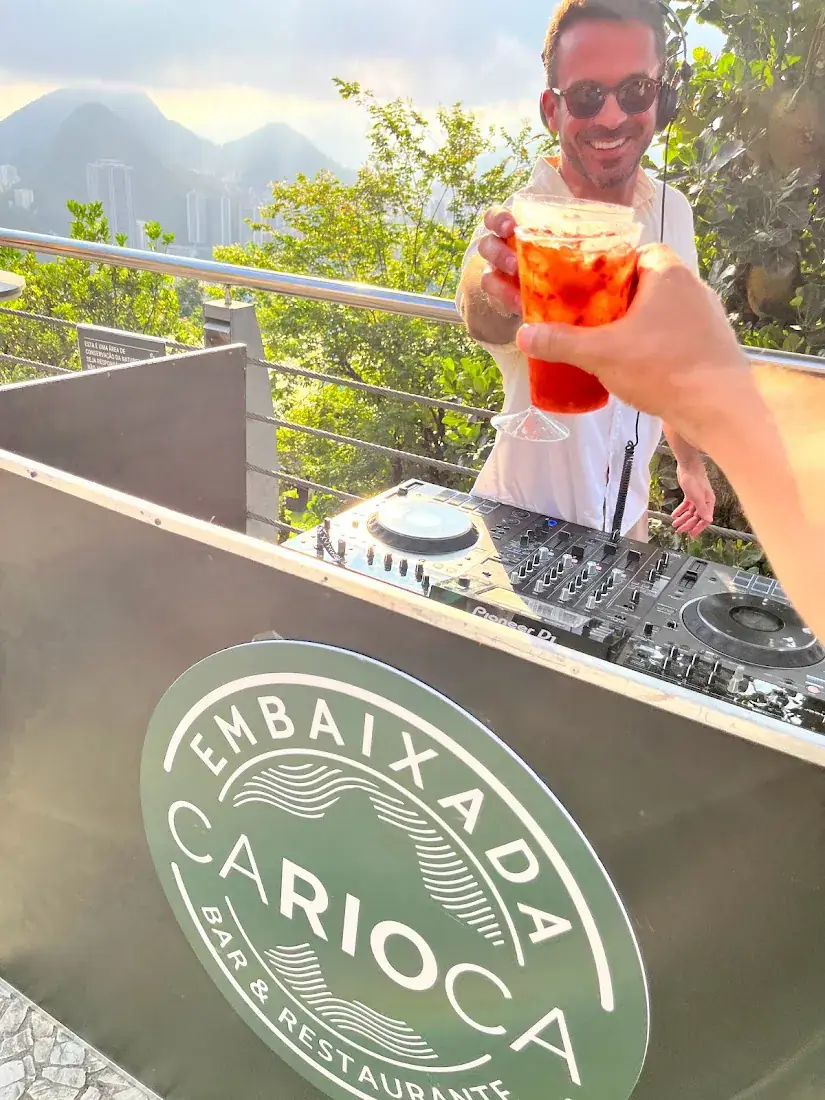 Sunset com DJ no Parque Bondinho, próximo à Embaixada Carioca, Morro da Urca, Rio de Janeiro