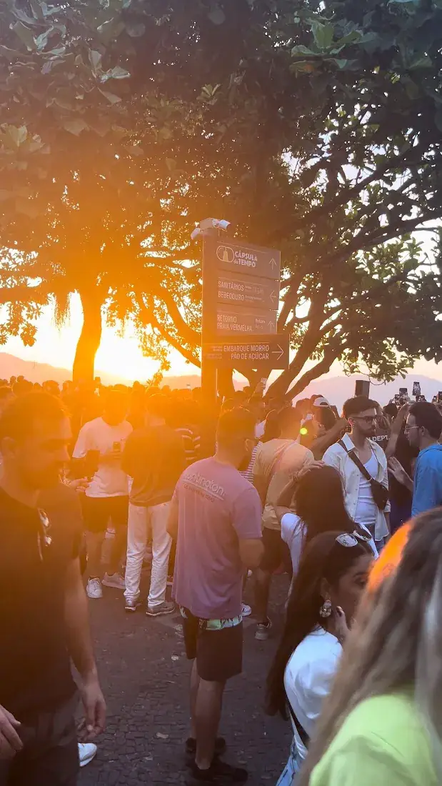 Pôr do sol laranja durante o Sunset no Parque Bondinho Pão de Açúcar, Morro da Urca, Rio de Janeiro
